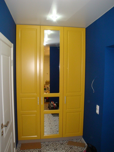 Шкаф распашной покраска в желтый